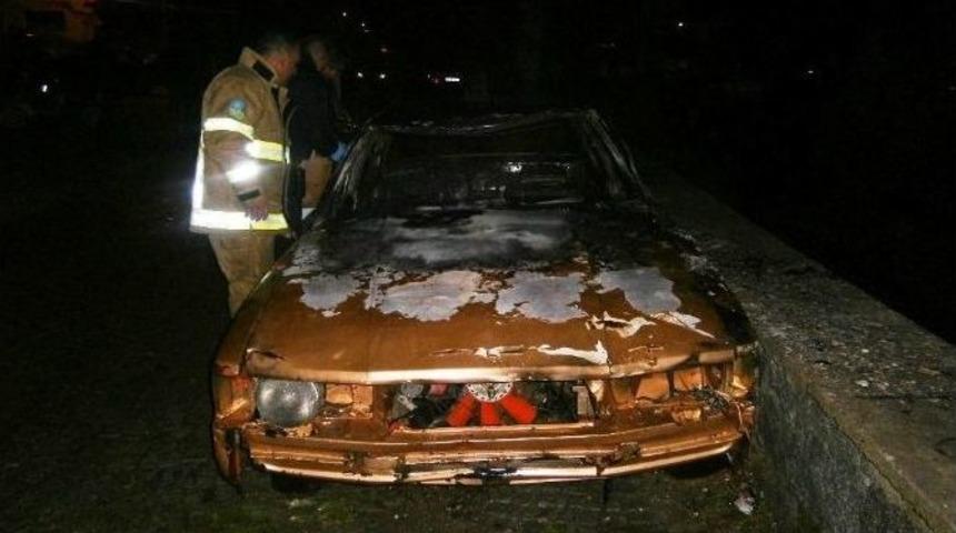 Ayvalık&rsquo;ta Ara&ccedil; Kundaklandı