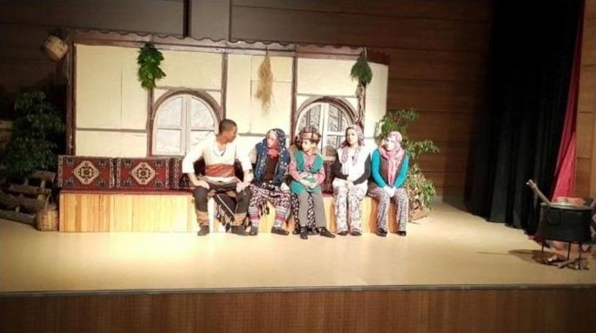 &Ouml;nce Vatan İstanbul Seyircisiyle Buluştu