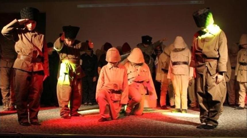 Asırlık &Ccedil;anakkale Ruhunu Yaşatan Minik Y&uuml;rekler