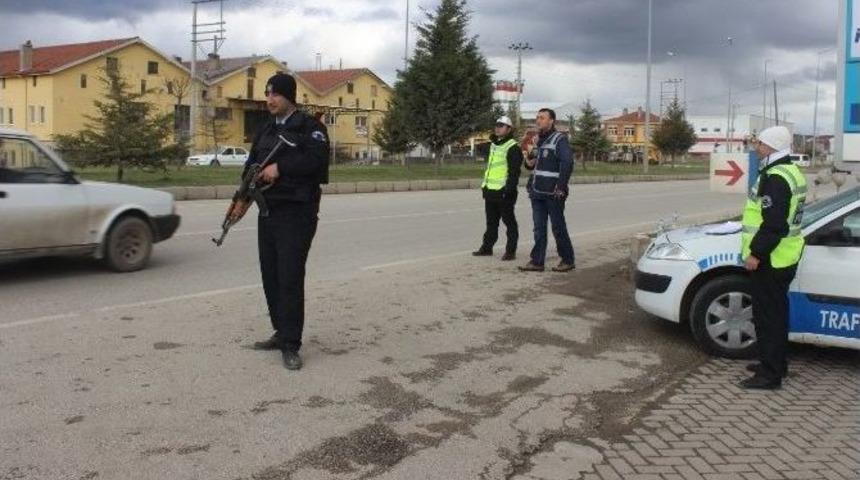 Polis&rsquo;ten Şehir Giriş Ve &Ccedil;ıkışlarında Sıkı Denetim