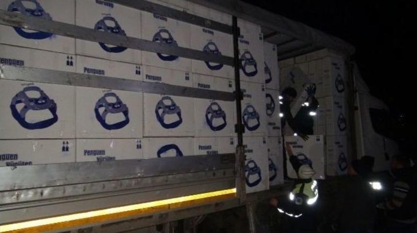 Oyuncakların İ&ccedil;inden Ka&ccedil;ak Sigara &Ccedil;ıktı