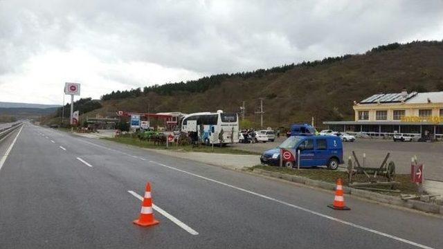 Boz&uuml;y&uuml;k&rsquo;te Jandarma Ekipleri Trafik Denetimleri Sıklaştırıldı 1