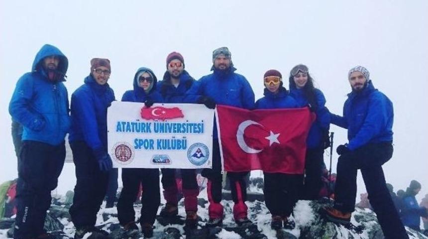 Atat&uuml;rk &Uuml;niversitesi Dağcıları Şehitler Anısına Tırmandı