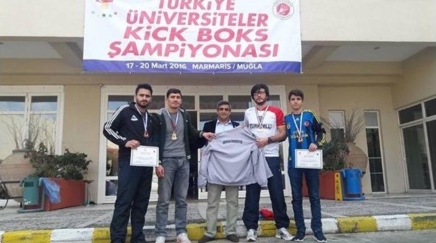 Adıyaman &Uuml;niversitesi &Ouml;ğrencileri Kick Boks Şampiyonasından Madalya İle D&ouml;nd&uuml;
