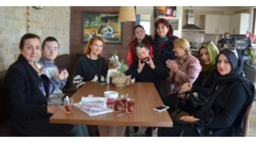 Nil&uuml;ferli Ak Kadınlar, Down Sendromlu &Ccedil;ocukları Unutmadı