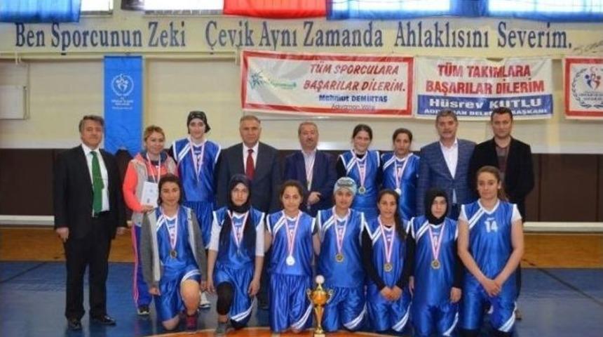 Basketbol İl Birincisi G&ouml;lbaşı İmam Hatip Lisesi Oldu