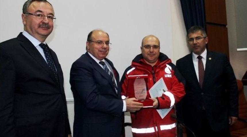 Sağlık&ccedil;ılara Plaket Ve Teşekk&uuml;r Belgesi