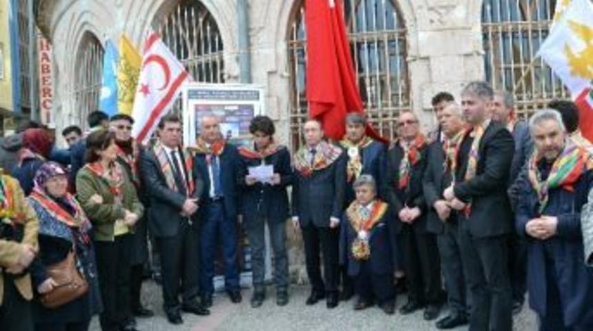 Yörüklerden Bayraklı Tepki