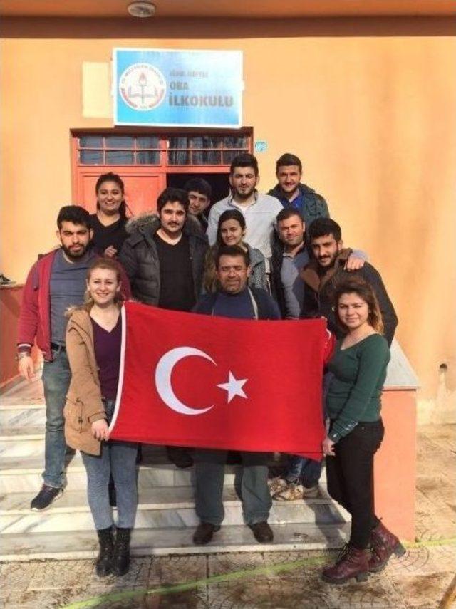 Iğdır Üniversitesi’nden İlkokul Öğrencilerine Hediye