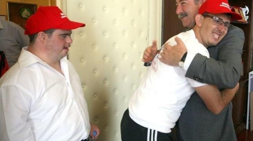 Başkan G&uuml;rkan, "yeter Ki Y&uuml;reğinizde, Beyinlerinizde Engeller Olmasın"