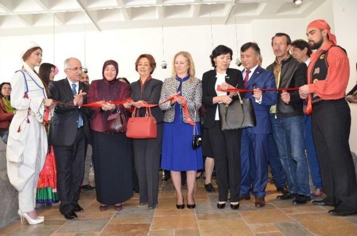 Eti Arkeoloji M&uuml;zesi&rsquo;nde Defile Ve Sergi