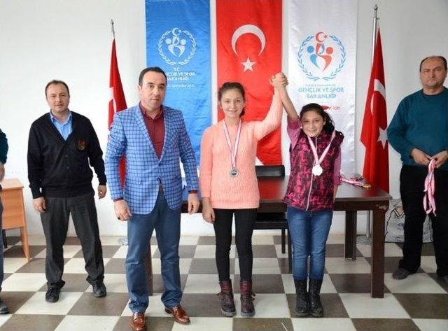 18 Mart Şehitleri Anma Günü Ve Çanakkale Deniz Zaferi Satranç Turnuvası Sona Erdi