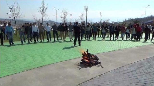 Türk Bayrağı Altında Nevruz Horonla Kutlandı