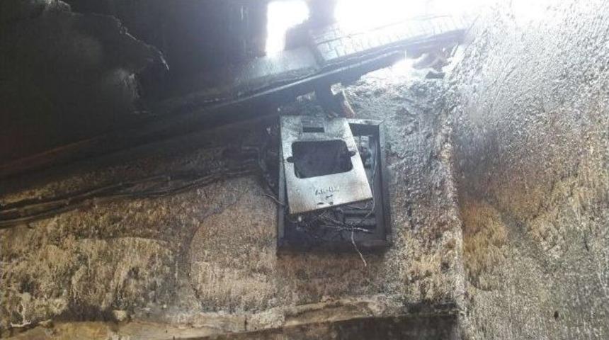 Burhaniye&rsquo;de Fişe Takılı Bırakılan Elektrikli Battaniye Evi Yaktı