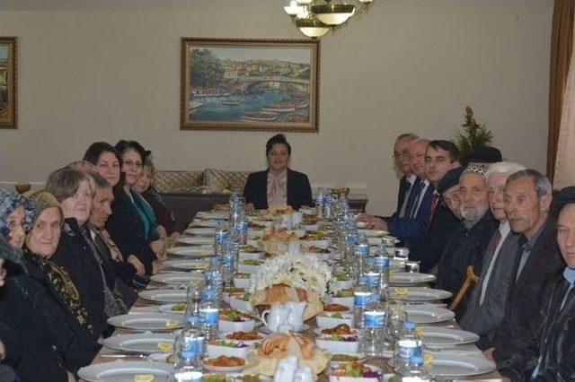 Huzurevi Sakinlerinden Vali Civelek&rsquo;e Ziyaret 2