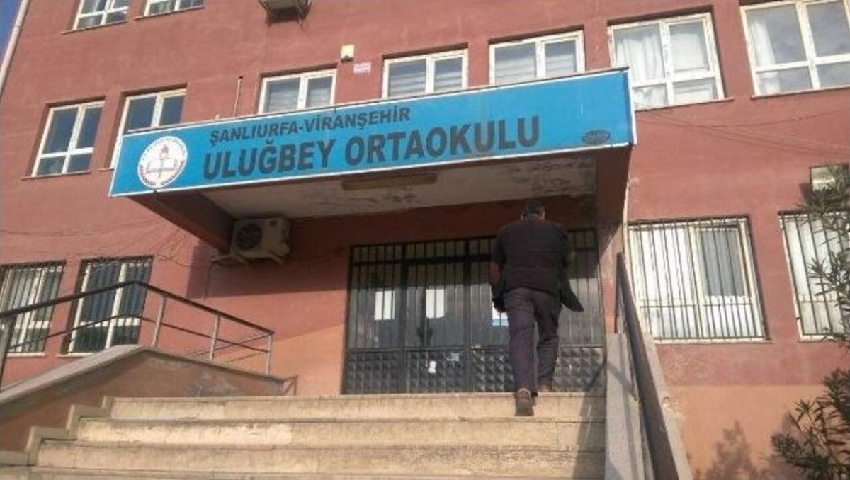 Okuldan Aldıkları Malzemeleri Bah&ccedil;ede Yaktılar