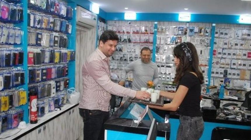 Manavgat Ziraat Odası Esnaflara S&uuml;t Dağıttı