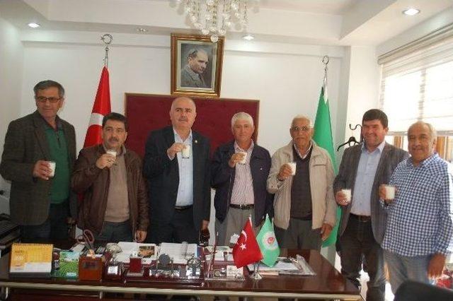 Manavgat Ziraat Odası Esnaflara S&uuml;t Dağıttı 1