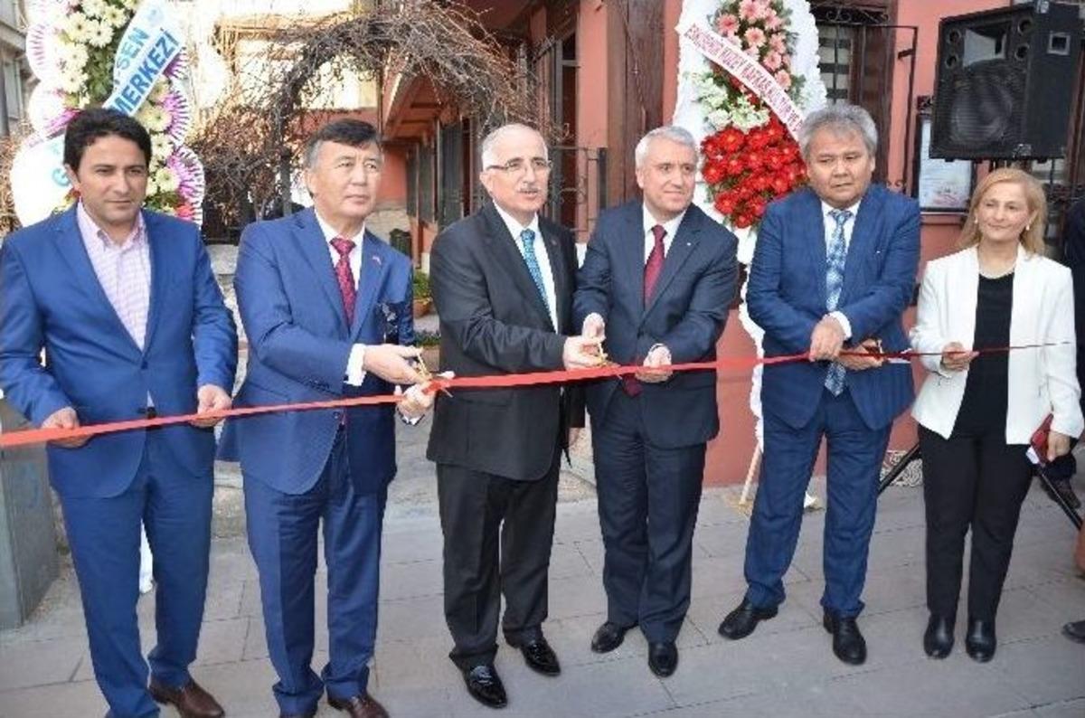 Anadolu &Uuml;niversitesi&rsquo;nde T&uuml;rk D&uuml;nyası Araştırma Merkezi A&ccedil;ıldı