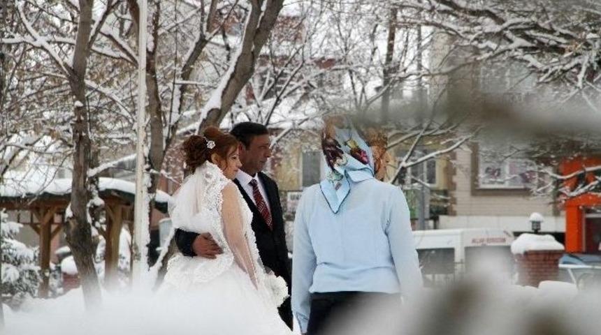 &Ccedil;iftlerin Kar Altında Alb&uuml;m &Ccedil;ekimi