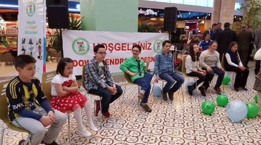 Down Sendromlu &Ccedil;ocuklar H&uuml;nerlerini Sergiledi