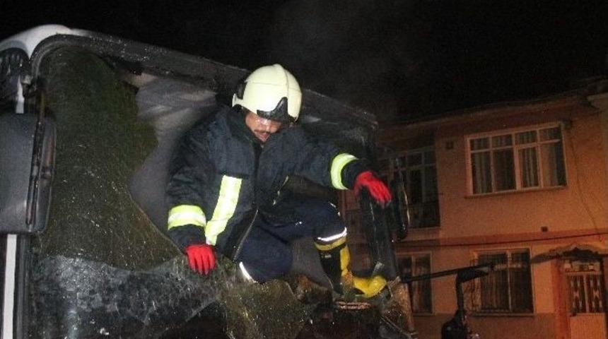 Park Halindeki İş&ccedil;i Servisi Yandı