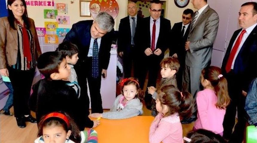 "minik Kalplerin Kardeşliği" Projesiyle 200 &Ccedil;ocuk Daha Okullu Oldu