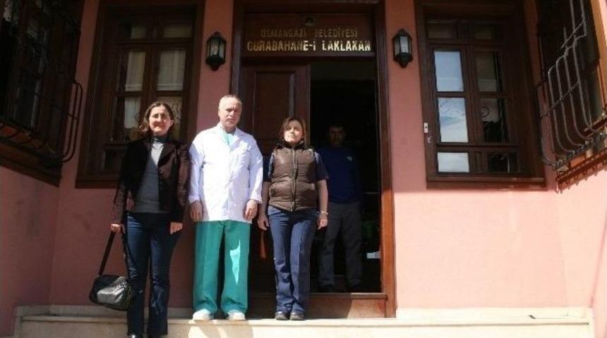 D&uuml;nyanın İlk Hayvan Hastanesinde Sokak Hayvanları Şifa Buluyor