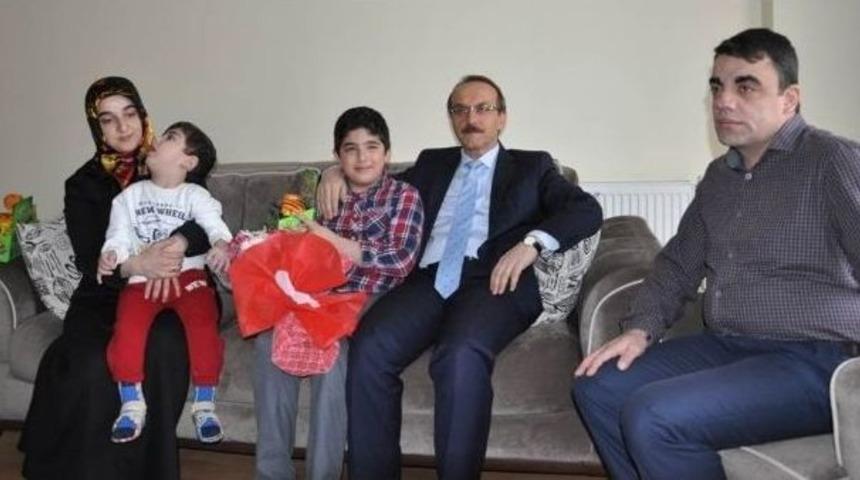 Vali Yavuz&rsquo;dan Minik Baran&rsquo;a Ziyaret