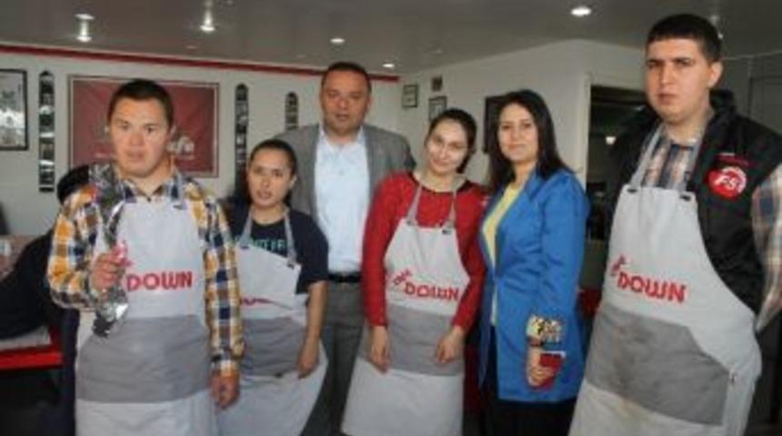 Ak Parti Heyeti Down Cafe&rsquo;de