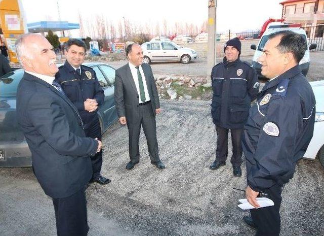 Beyşehir’de Uygulama Yapan Polislere Baklava İkramı