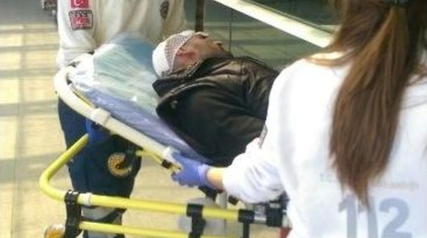 Tacettin Veli&rsquo;de Bı&ccedil;akla Kavga: 2 Yaralı