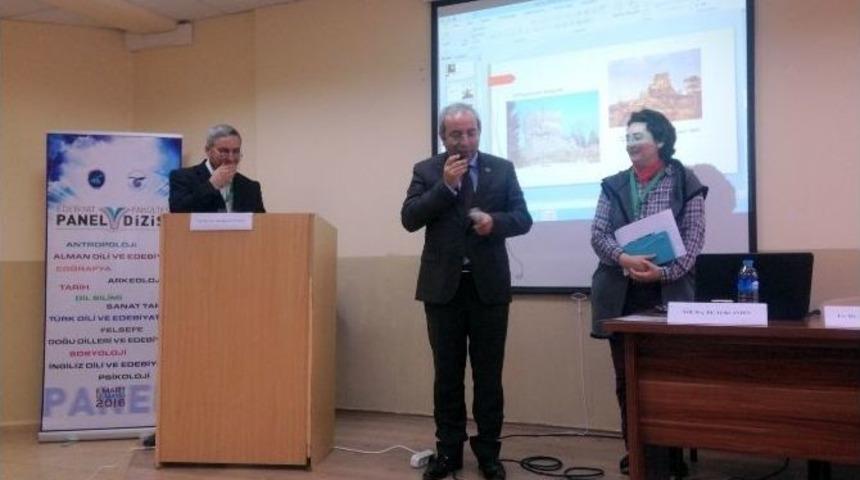 Edebiyat Fak&uuml;ltesi Panel Dizisi Devam Ediyor