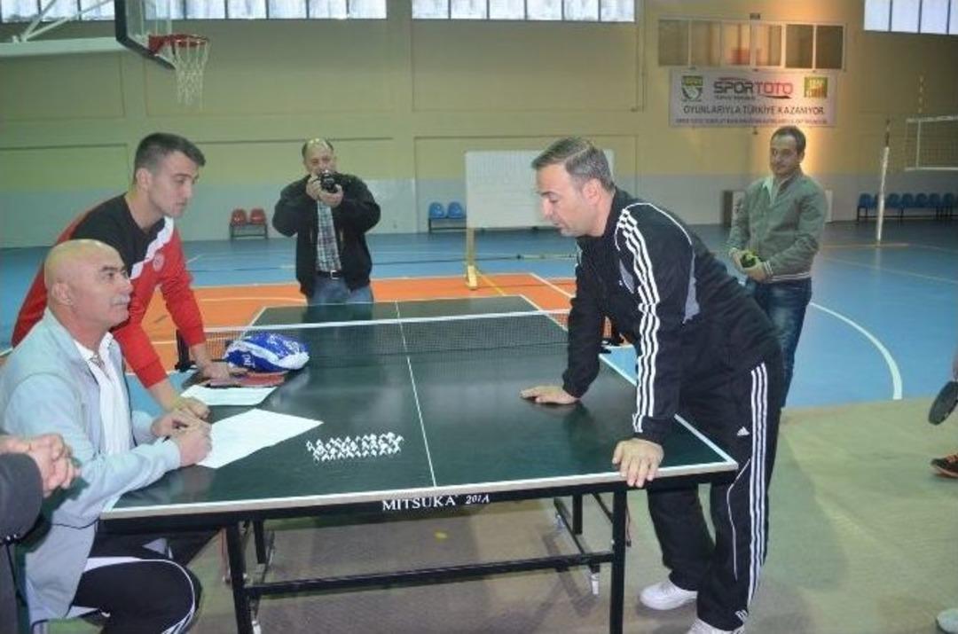 Masa Tenisi Turnuvası Başladı