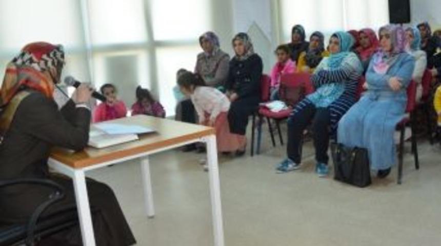 Ailelere &Ccedil;ocuklarını Nasıl Terbiye Edecekleri Anlatıldı