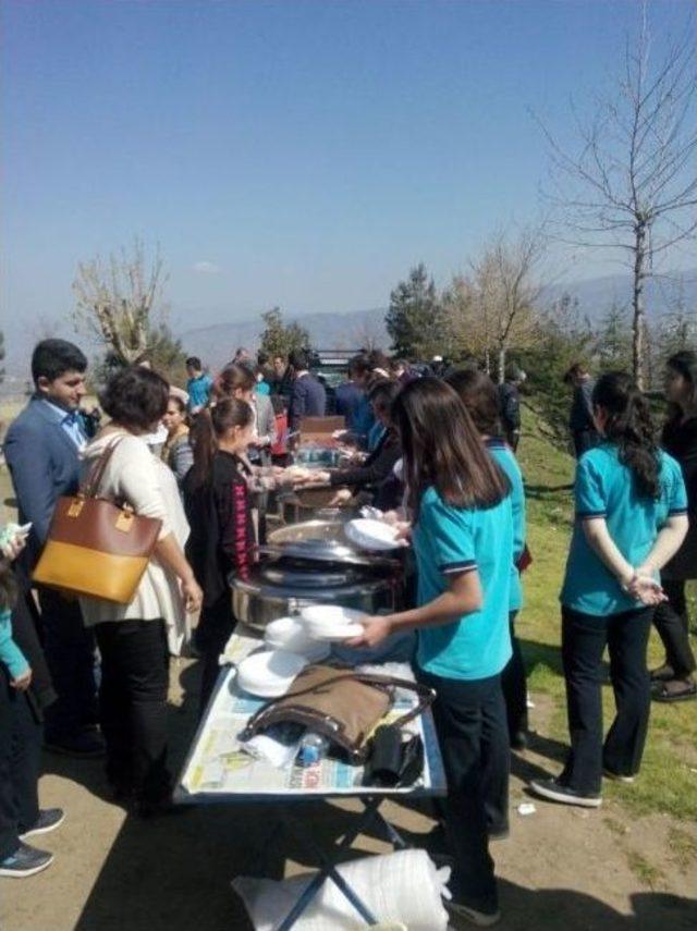 Sarıgöl’de Öğrenciler Hatıra Ormanı Kurdu