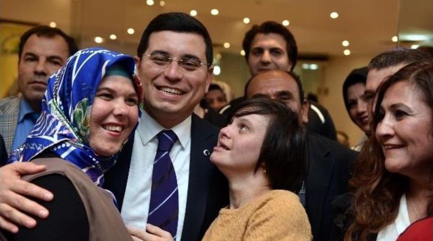 T&uuml;t&uuml;nc&uuml;, D&uuml;nya Down Sendromu Farkındalık G&uuml;n&uuml;ne Katıldı