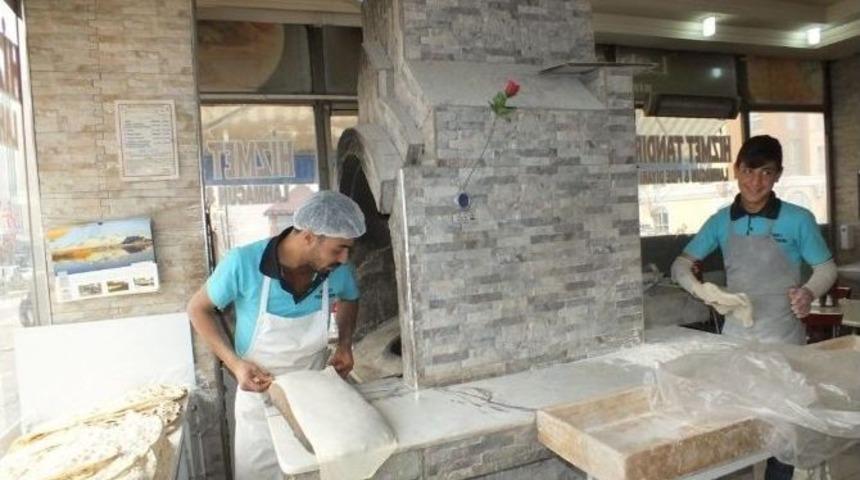 Van&rsquo;da Tandır Ekmeğine Rağbet