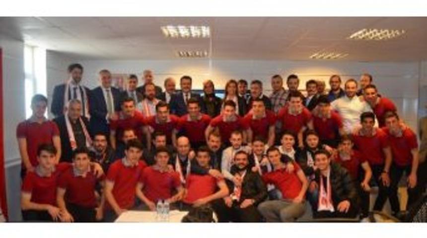 D&uuml;nya Şampiyonu Erdoğdu Anadolu Lisesi&rsquo;nden Basına Teşekk&uuml;r