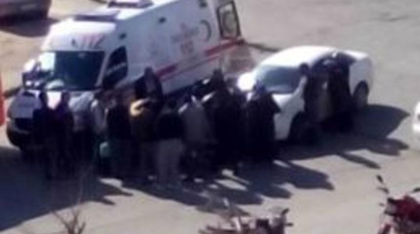 Otomobil İle Motosiklet &Ccedil;arpıştı