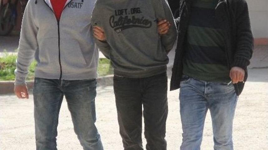 Uyuşturucu Operasyonunda Yakalanan "torbacı" Polisi Bı&ccedil;akladı