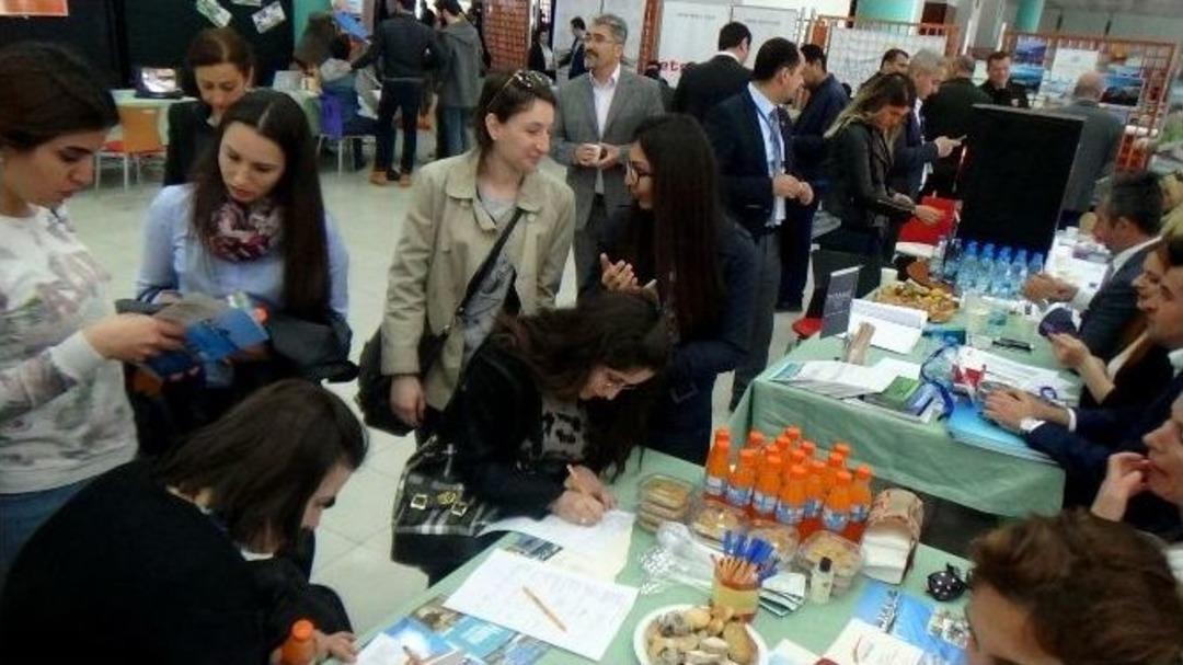 &Ouml;ğrenciler Sekt&ouml;r İle 10. Kez Buluştu