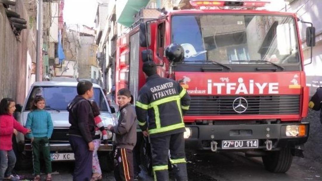 Yola Park Edilen Ara&ccedil;lar Yangına M&uuml;dahale Edilmesini G&uuml;&ccedil;leştirdi