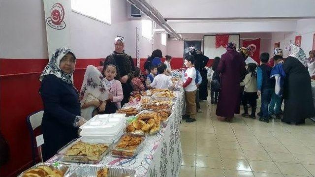 Minik Yürekler Şehit Aileleri Yararına Kermes Açtı