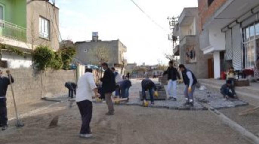 Kahta İl&ccedil;esinde, Kilitli Parke Taşı D&ouml;şeme &Ccedil;alışmaları S&uuml;r&uuml;yor