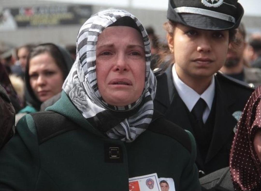 Şehit Oğlunu El Sallayarak Uğurladı