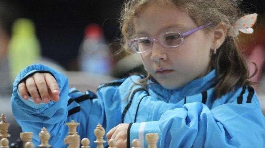 Kağıtspor Satran&ccedil;&ccedil;ılar D Kategorisinde Şampiyon Oldu