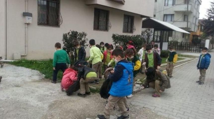 B&uuml;y&uuml;klerin Attığı &Ccedil;&ouml;p&uuml; Minikler Temizledi