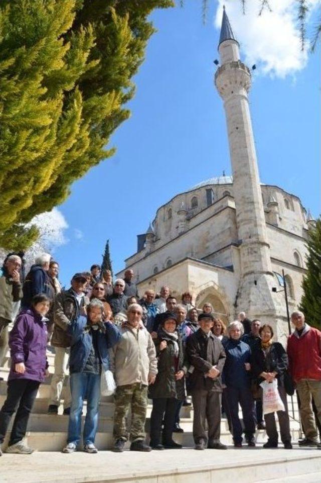 Konyaaltı Belediyesi’nin Elmalı Turları Yoğun İlgi Görüyor