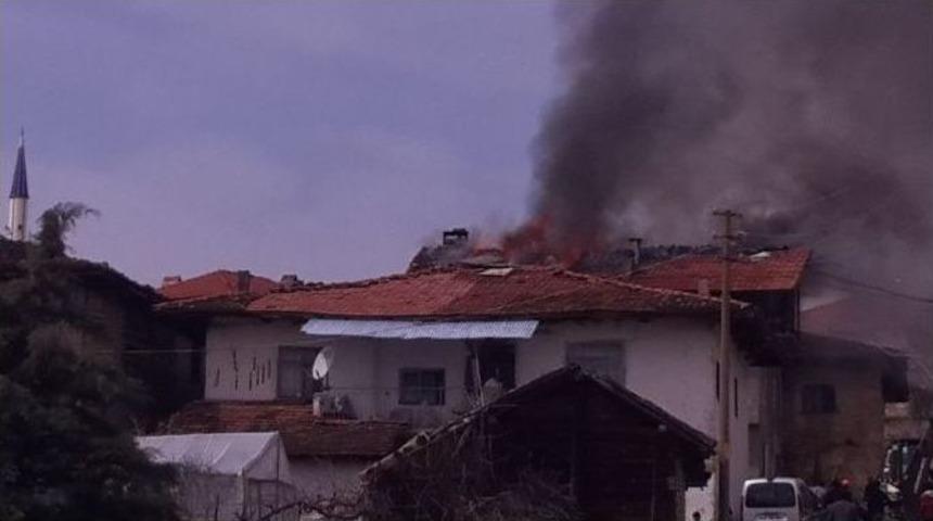 Pazarlar&rsquo;da Ev Yangını